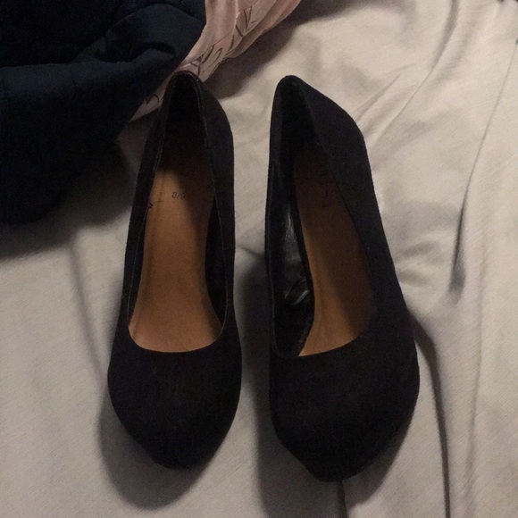 Pumps - Picture 1 of 2